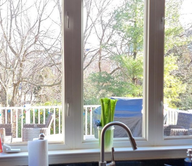 Clear kitchen windows after fogged glass replacement.