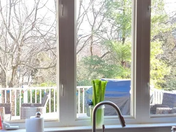 Clear kitchen windows after fogged glass replacement.